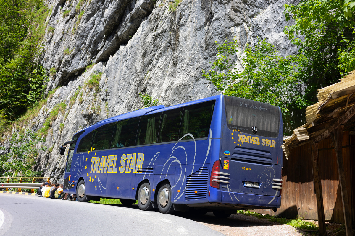 Автобус Travel Star у горах Румунії